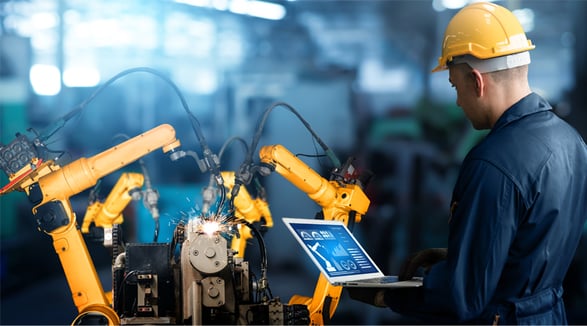POST BLOG_799X444_shutterstock_1819280933_persona + industry_FOCUS SU IN CLOUD